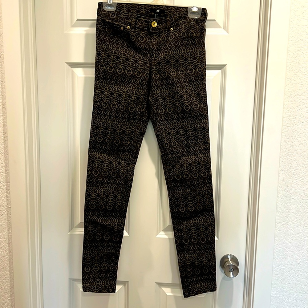 H&M slim patterned jean size 6